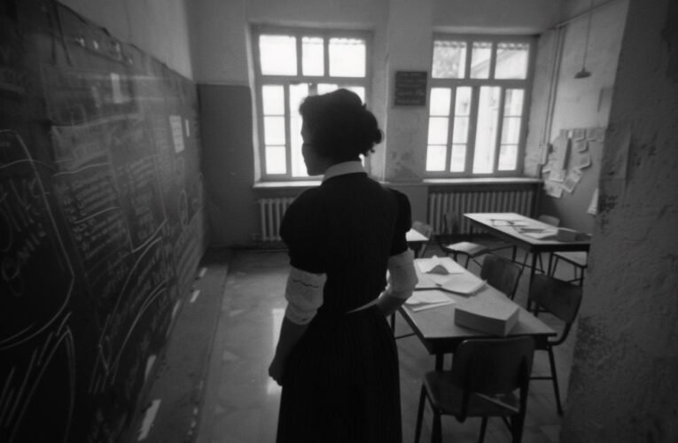 LAS ESCUELAS NO SON CUARTELES